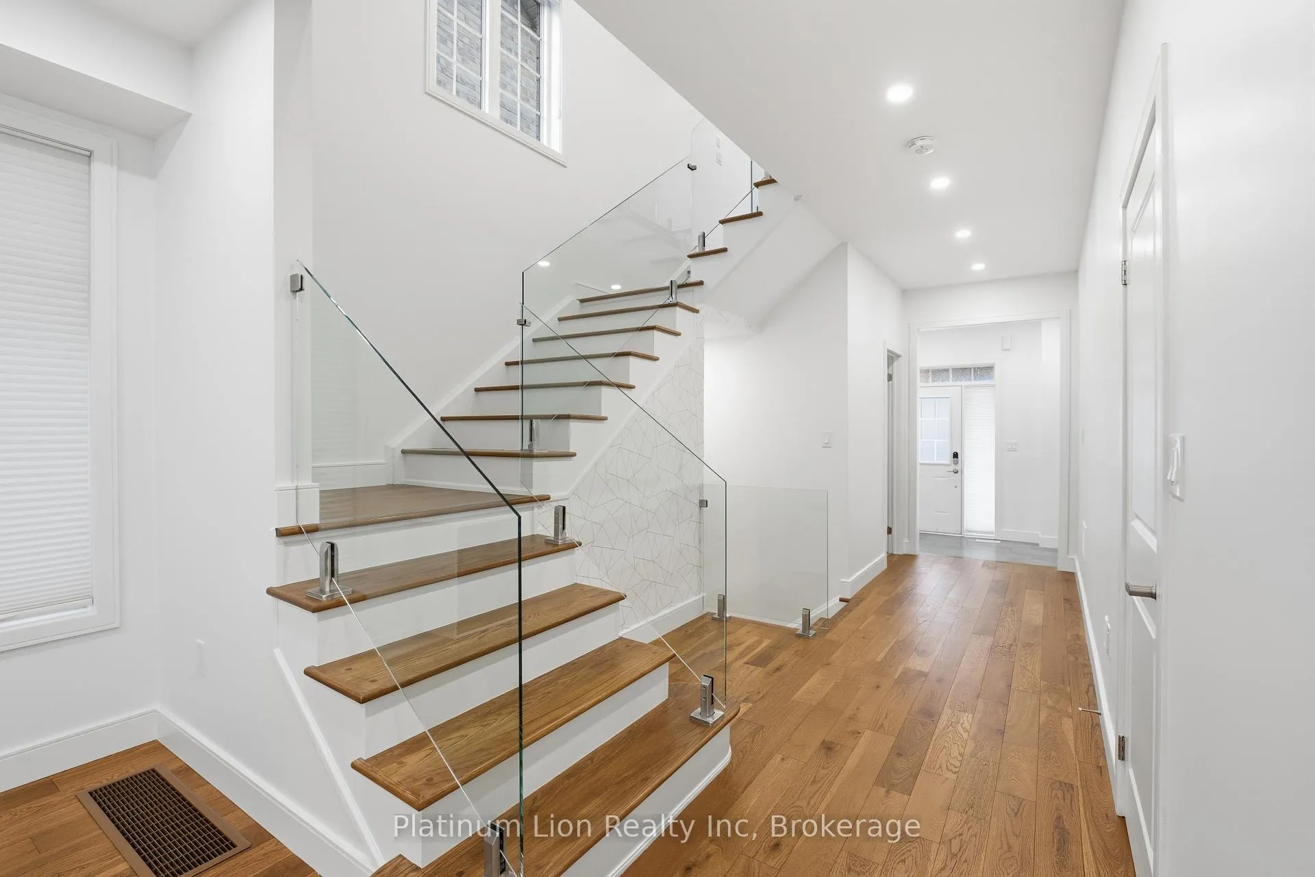 Photo 8 of 87 Mcknight Avenue, Hamilton, Waterdown — HOMEH