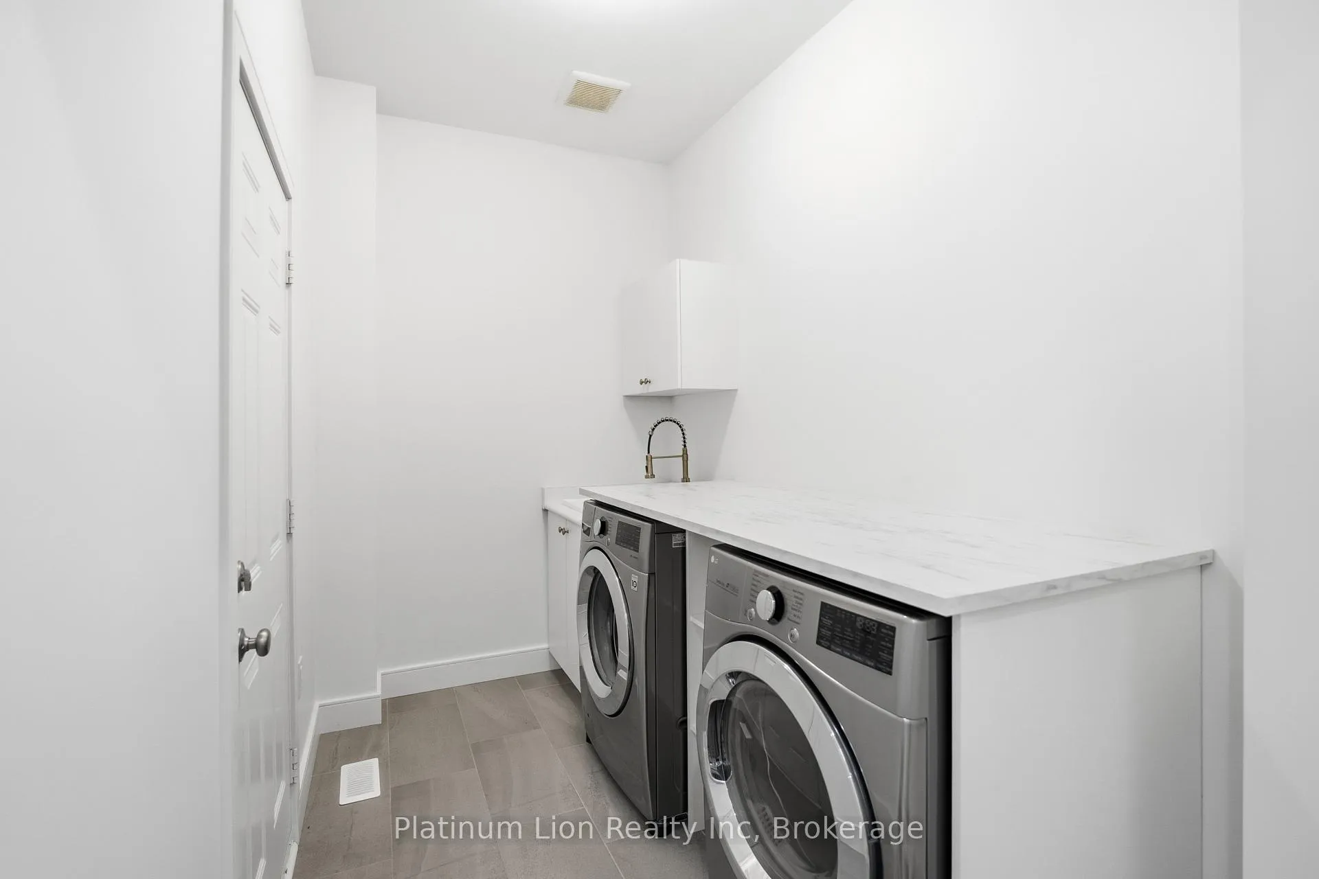 Photo 15 of 87 Mcknight Avenue, Hamilton, Waterdown — HOMEH