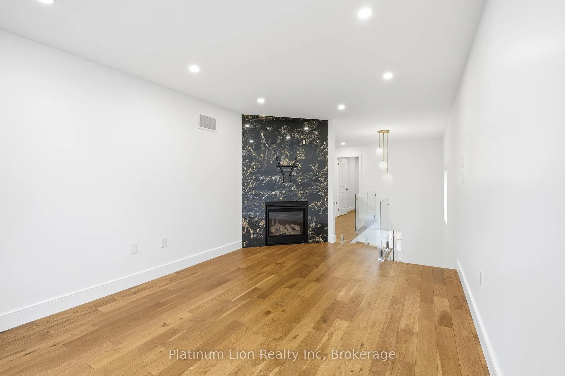 Photo 17 of 87 Mcknight Avenue, Hamilton, Waterdown — HOMEH