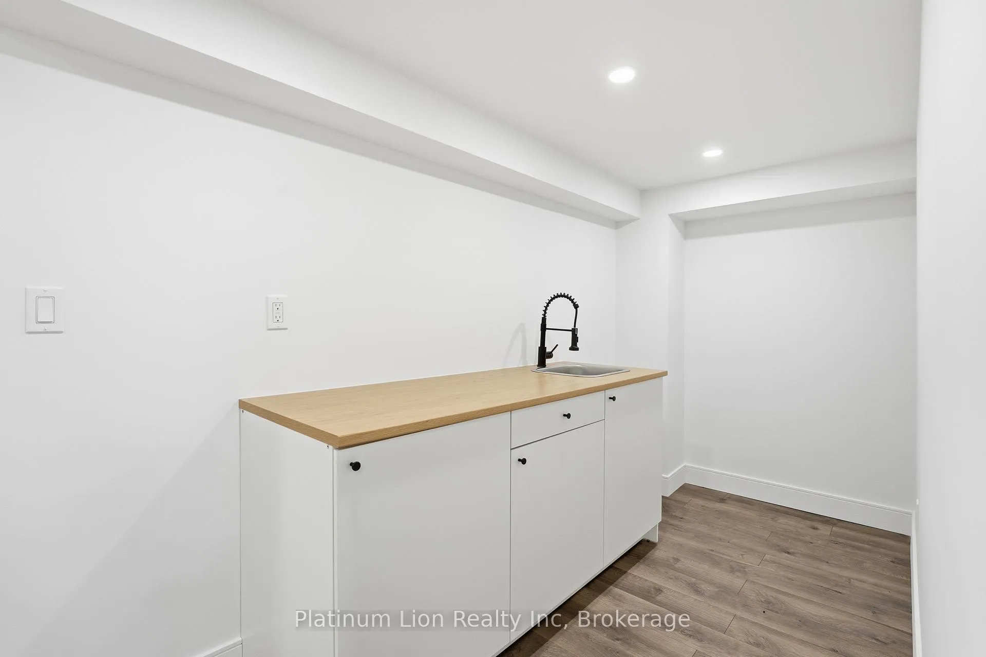 Photo 31 of 87 Mcknight Avenue, Hamilton, Waterdown — HOMEH