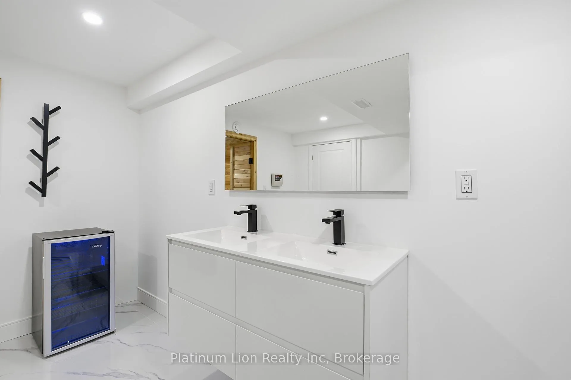 Photo 34 of 87 Mcknight Avenue, Hamilton, Waterdown — HOMEH
