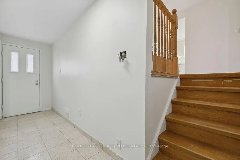 Photo 5 of Unit Upper, 354 Barton Street E, Hamilton, Stoney Creek — HOMEH
