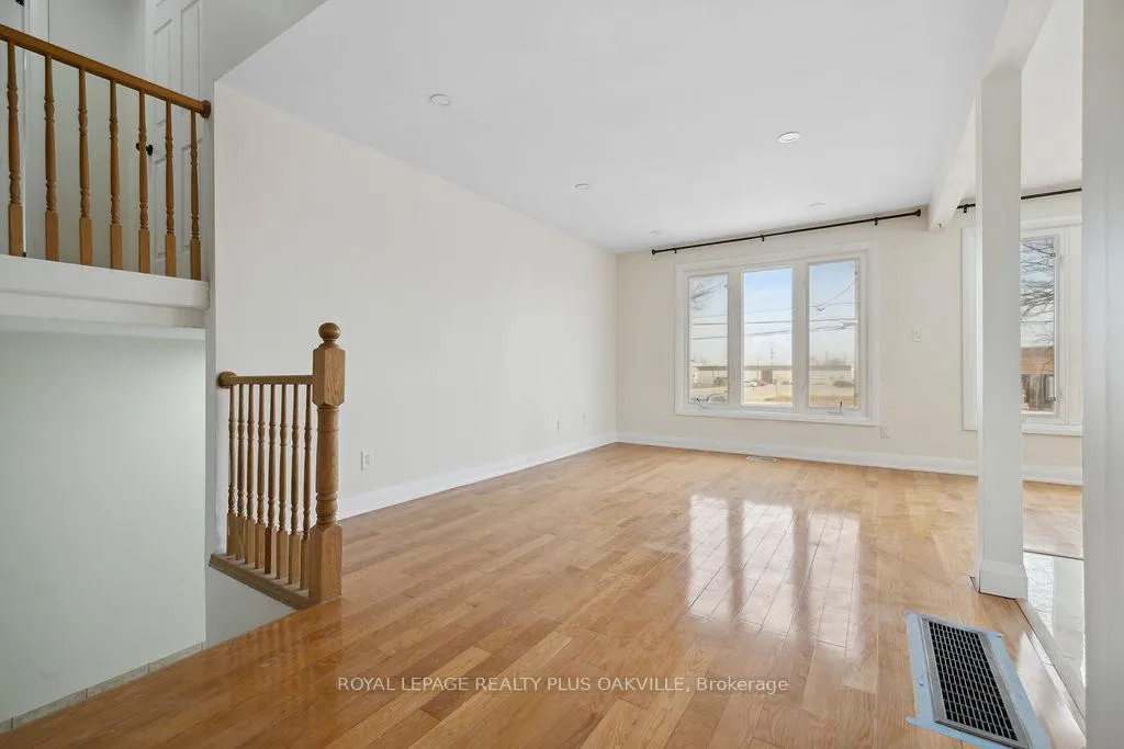 Photo 6 of Unit Upper, 354 Barton Street E, Hamilton, Stoney Creek — HOMEH