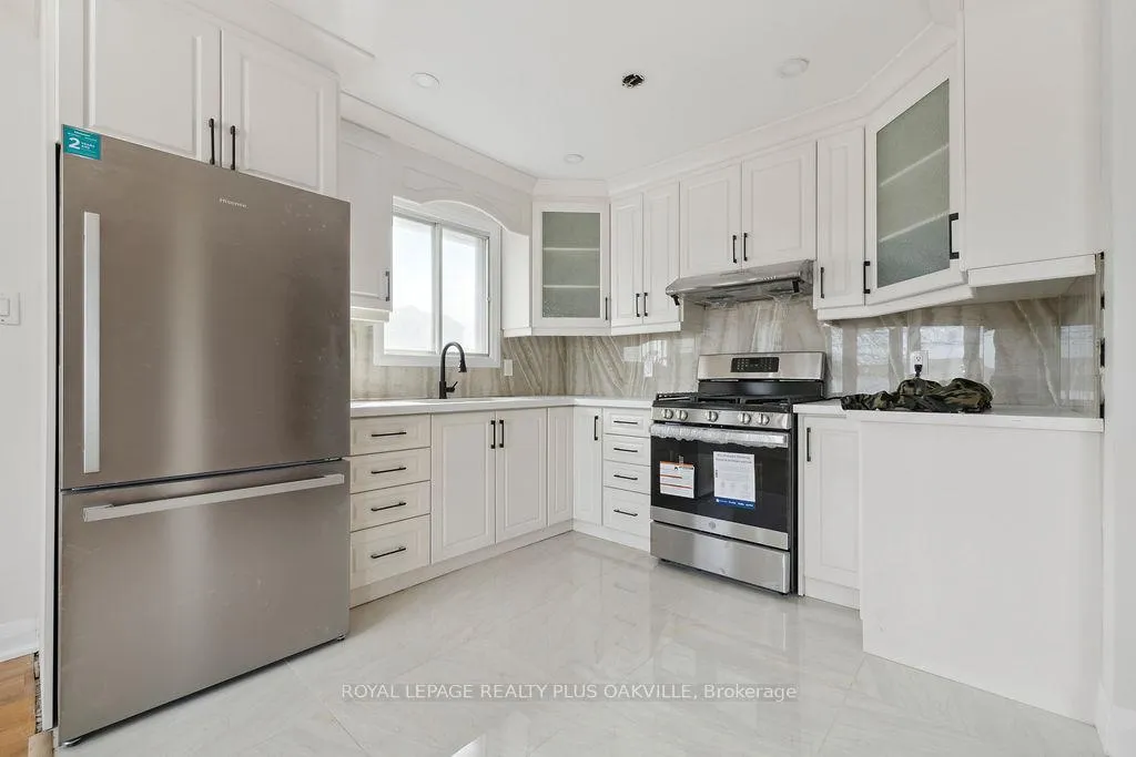 Photo 11 of Unit Upper, 354 Barton Street E, Hamilton, Stoney Creek — HOMEH