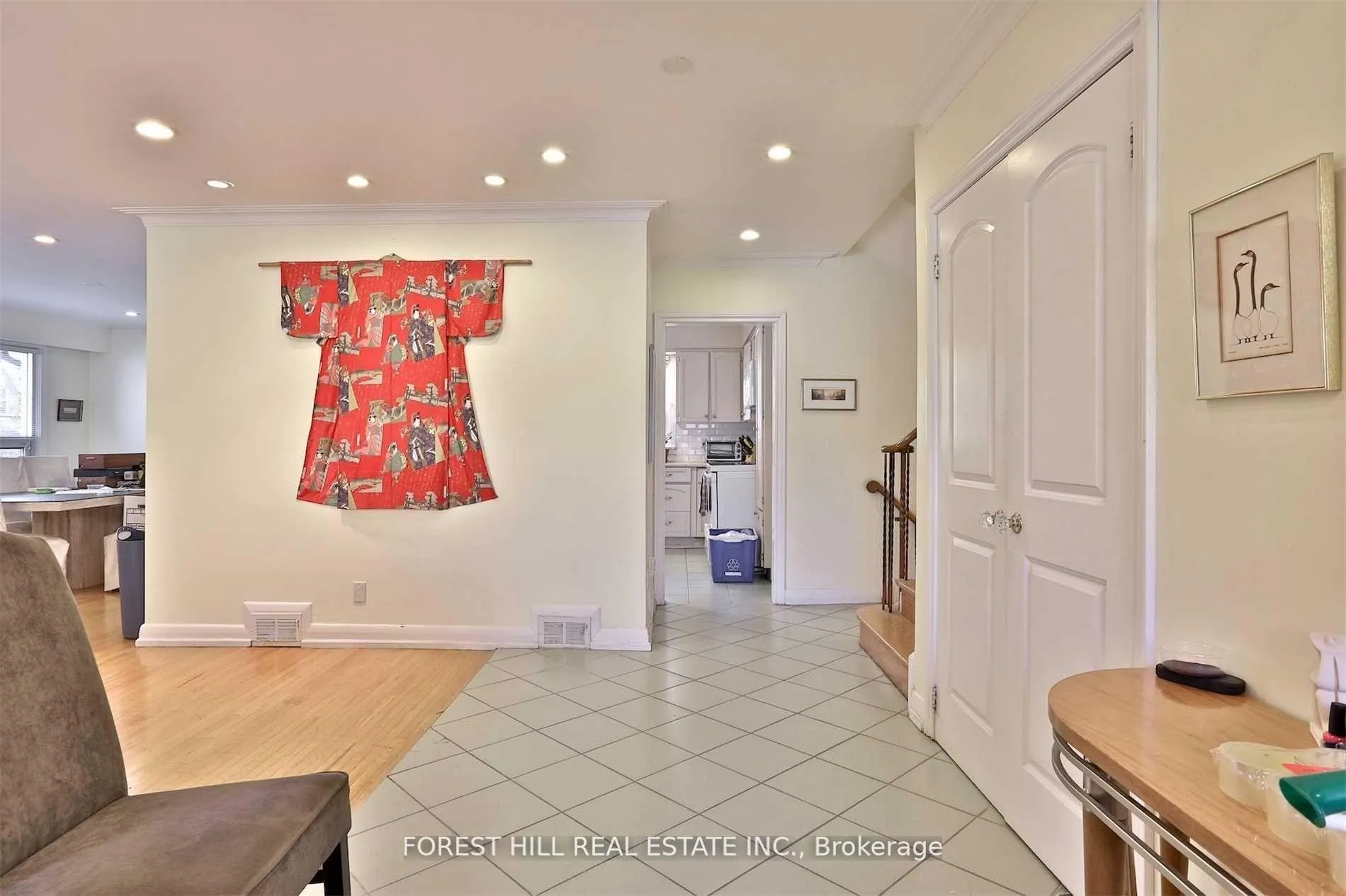 Photo 2 of 29 Stormont Avenue, Toronto, Bedford Park-Nortown — HOMEH