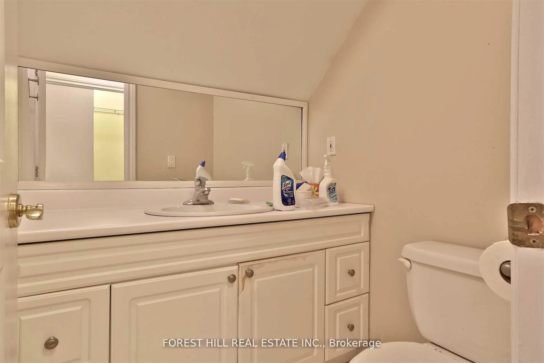 Photo 8 of 29 Stormont Avenue, Toronto, Bedford Park-Nortown — HOMEH