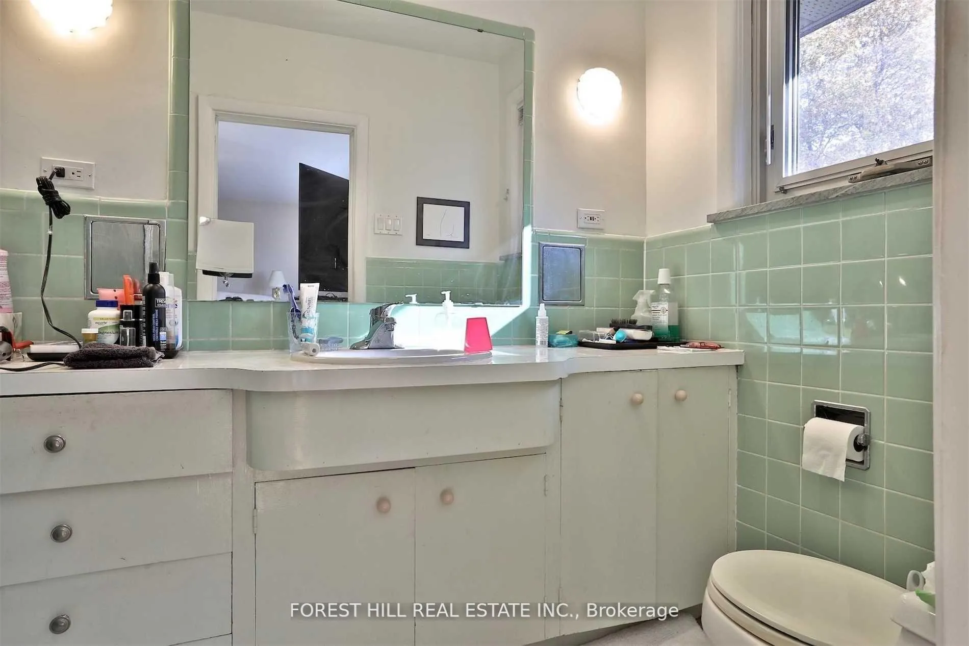 Photo 18 of 29 Stormont Avenue, Toronto, Bedford Park-Nortown — HOMEH