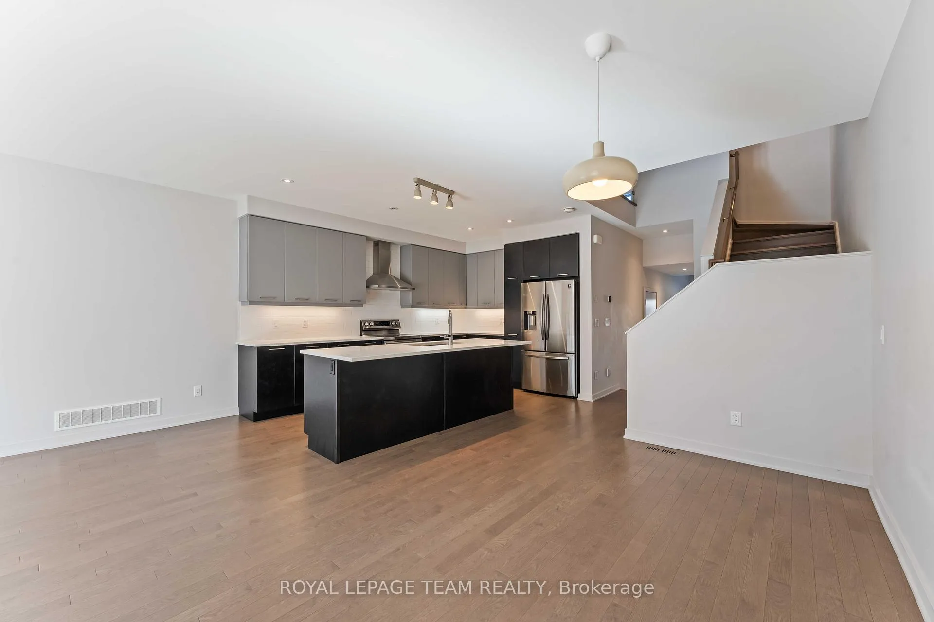 Photo 8 of 1052 Lunar Glow Crescent, Ottawa, Riverside South/Gloucester Glen — HOMEH