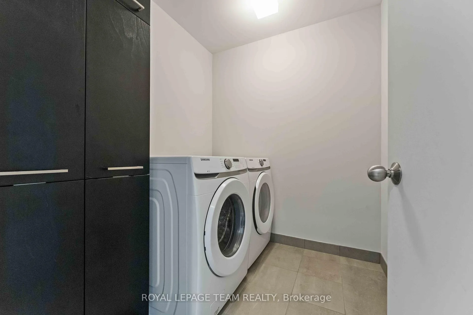 Photo 14 of 1052 Lunar Glow Crescent, Ottawa, Riverside South/Gloucester Glen — HOMEH