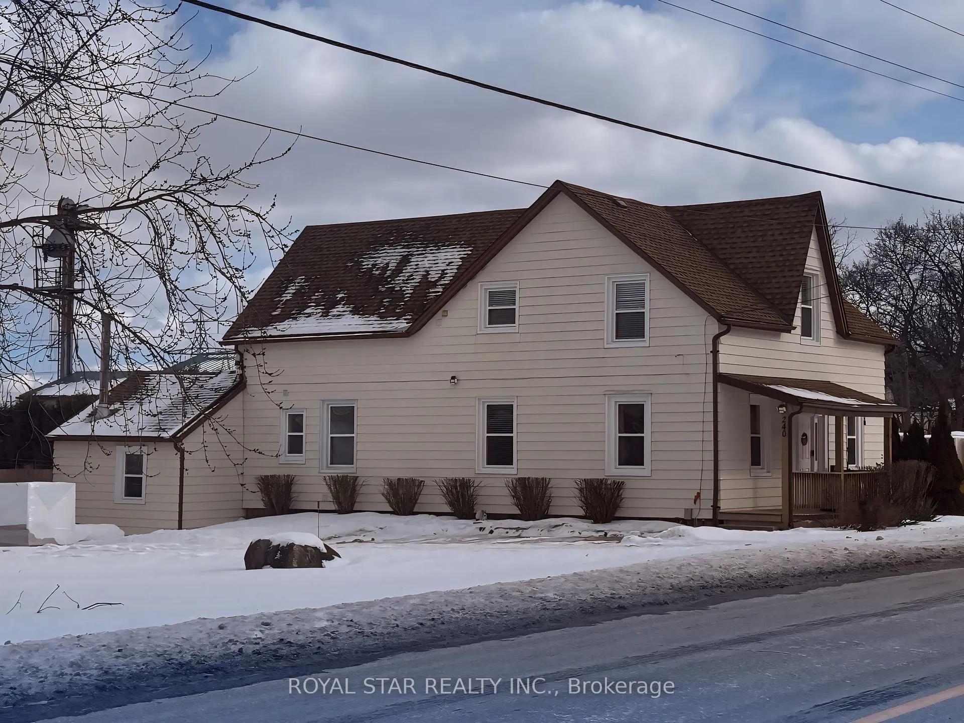 Front of 240 Freelton Road E