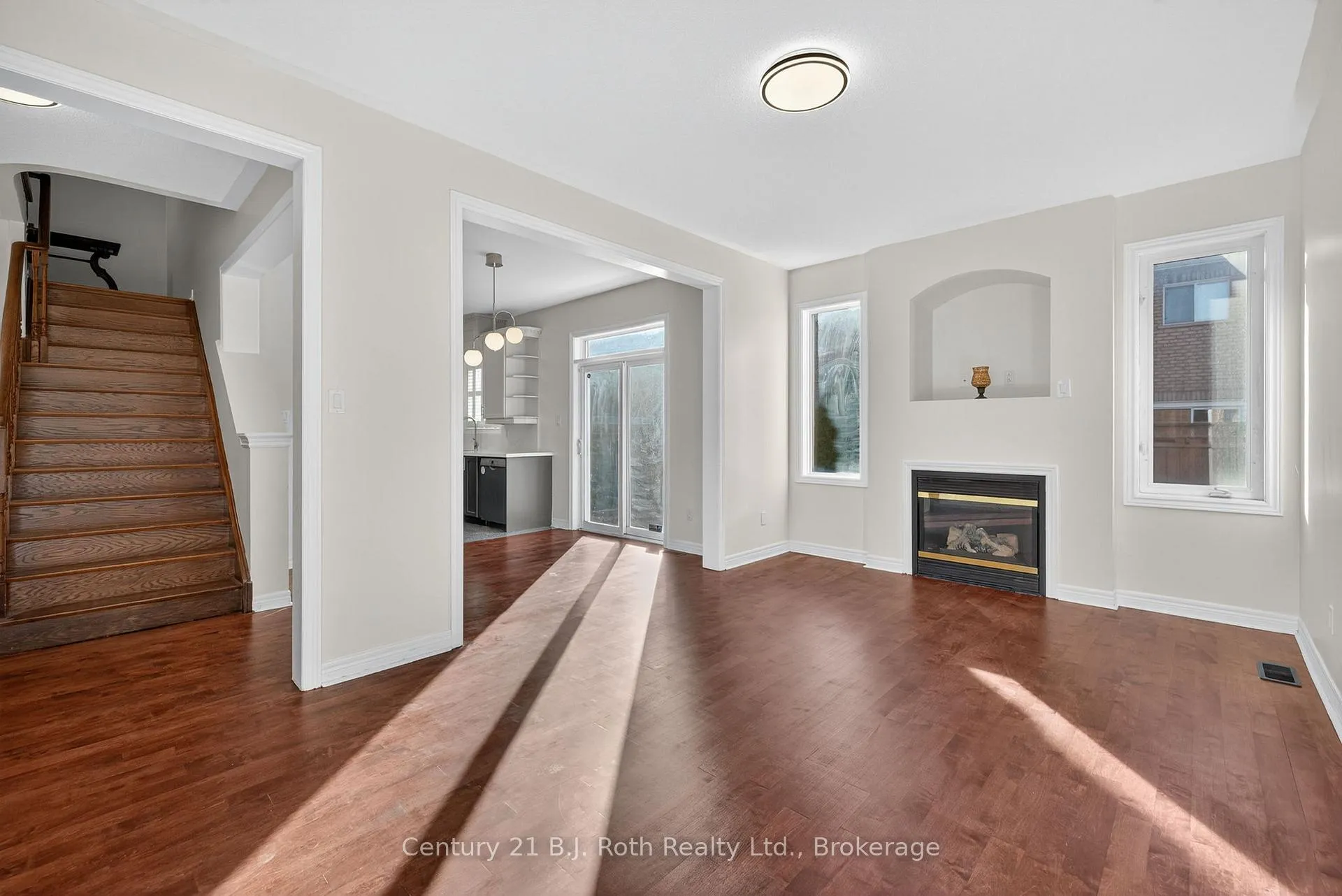 Photo 4 of 94 Destino Crescent, Vaughan, Vellore Village — HOMEH