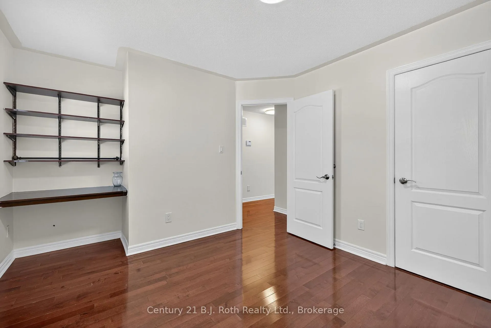 Photo 10 of 94 Destino Crescent, Vaughan, Vellore Village — HOMEH