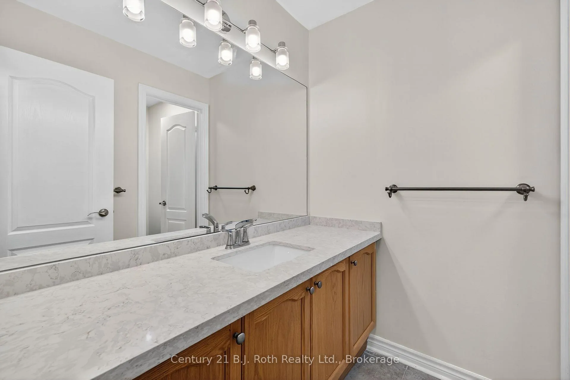 Photo 13 of 94 Destino Crescent, Vaughan, Vellore Village — HOMEH