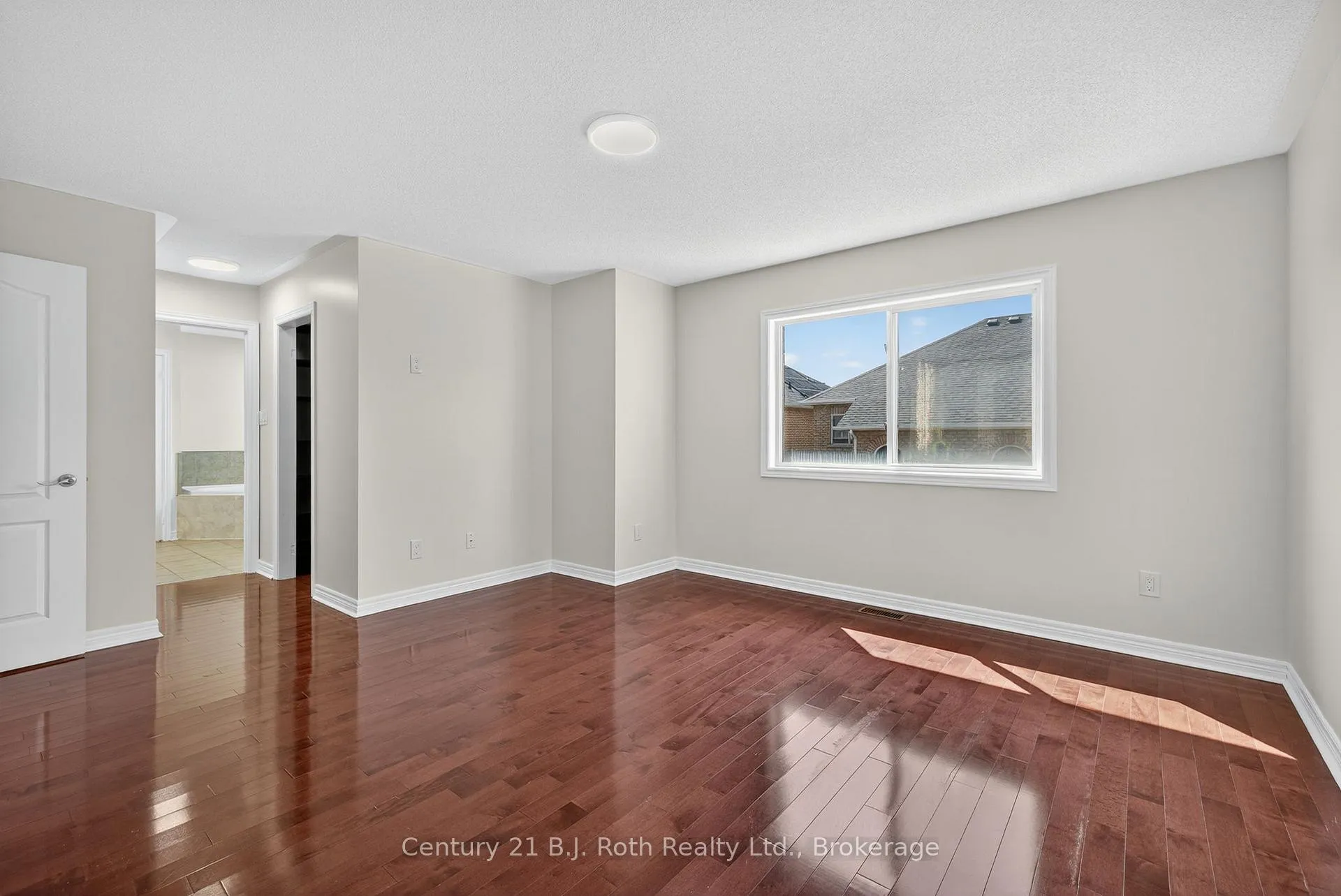 Photo 14 of 94 Destino Crescent, Vaughan, Vellore Village — HOMEH