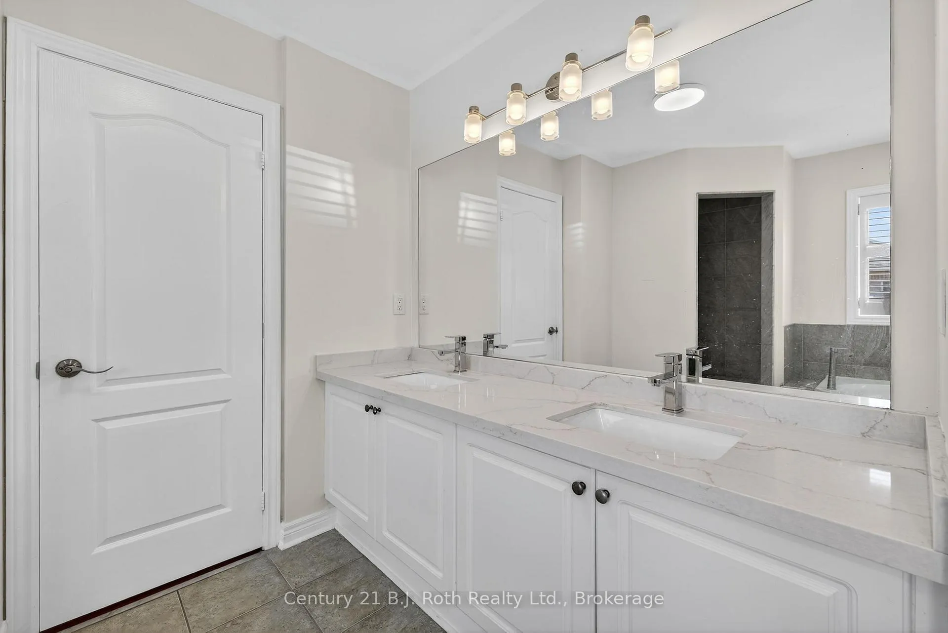 Photo 16 of 94 Destino Crescent, Vaughan, Vellore Village — HOMEH