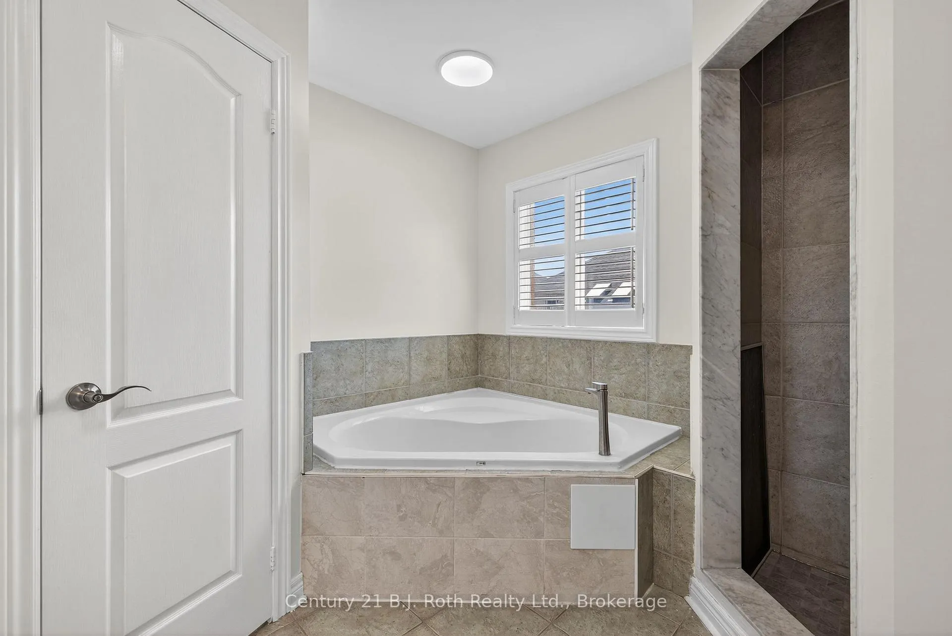 Photo 17 of 94 Destino Crescent, Vaughan, Vellore Village — HOMEH