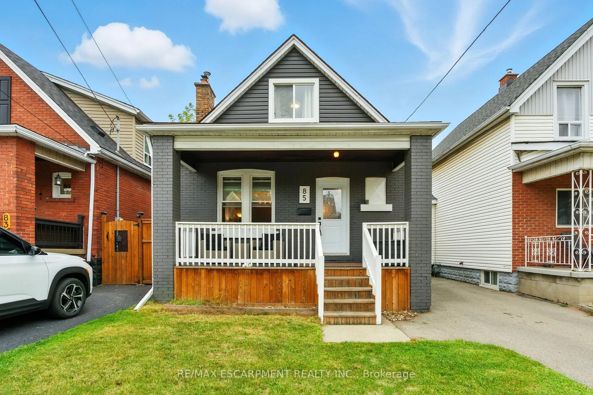 Front of Unit L8H 4V3, 85 Crosthwaite Avenue N