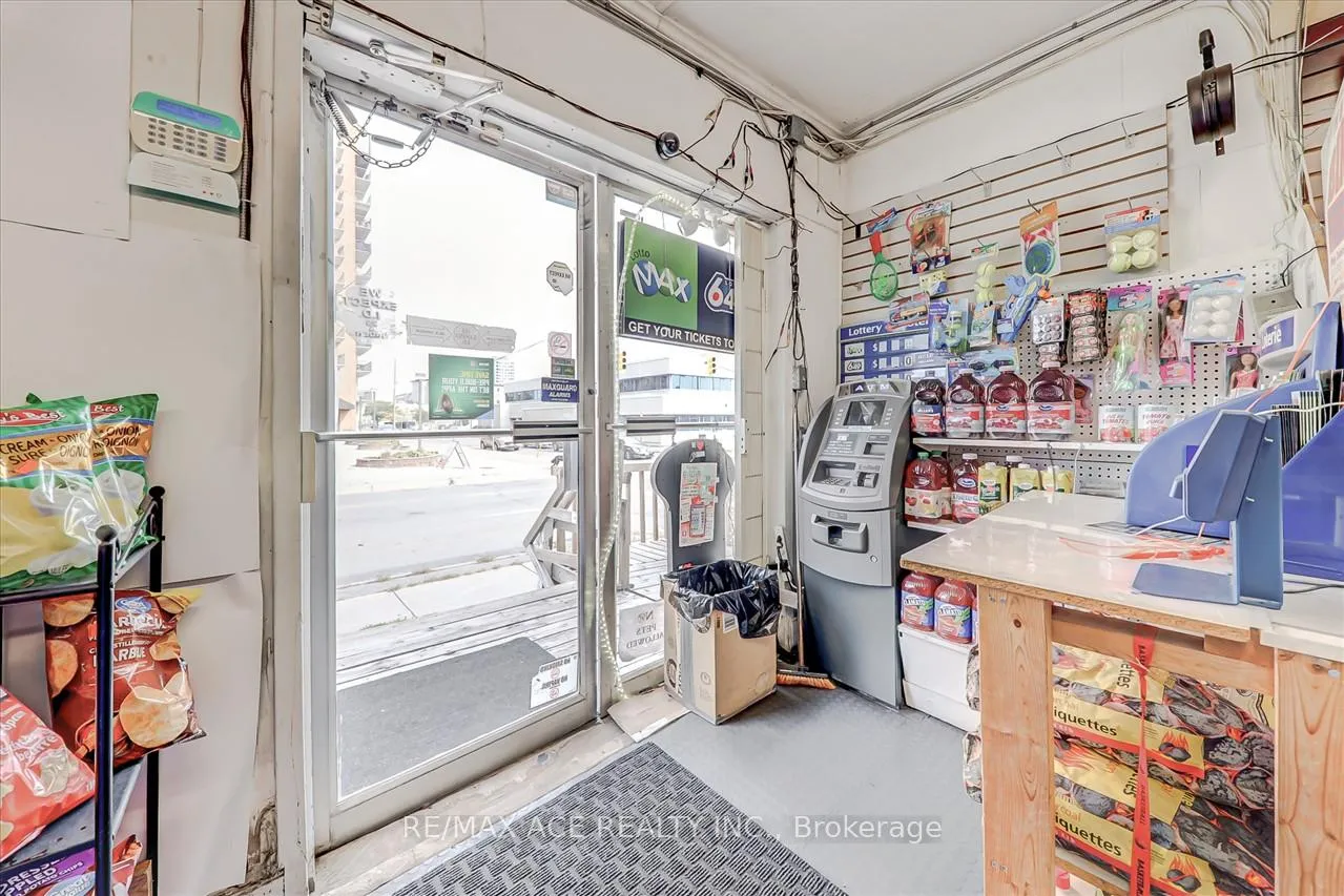 Photo 5 of 102 Centre Street N, Oshawa, O'Neill — HOMEH