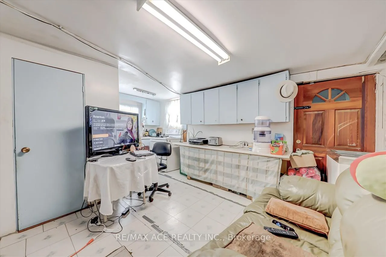 Photo 16 of 102 Centre Street N, Oshawa, O'Neill — HOMEH