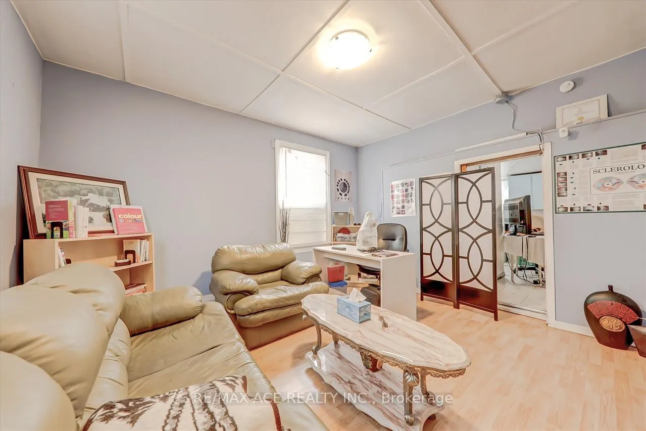 Photo 21 of 102 Centre Street N, Oshawa, O'Neill — HOMEH
