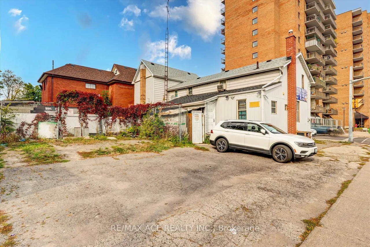Photo 36 of 102 Centre Street N, Oshawa, O'Neill — HOMEH