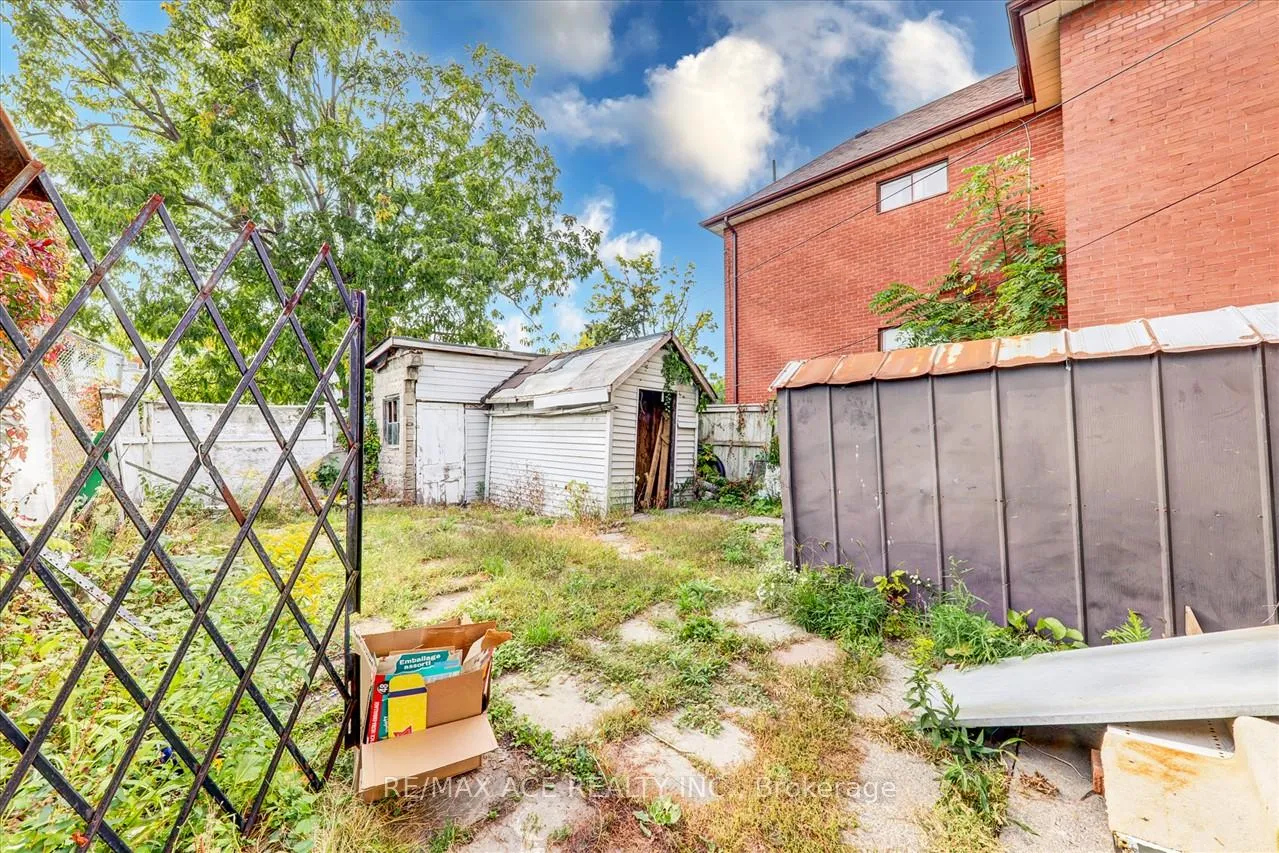Photo 37 of 102 Centre Street N, Oshawa, O'Neill — HOMEH