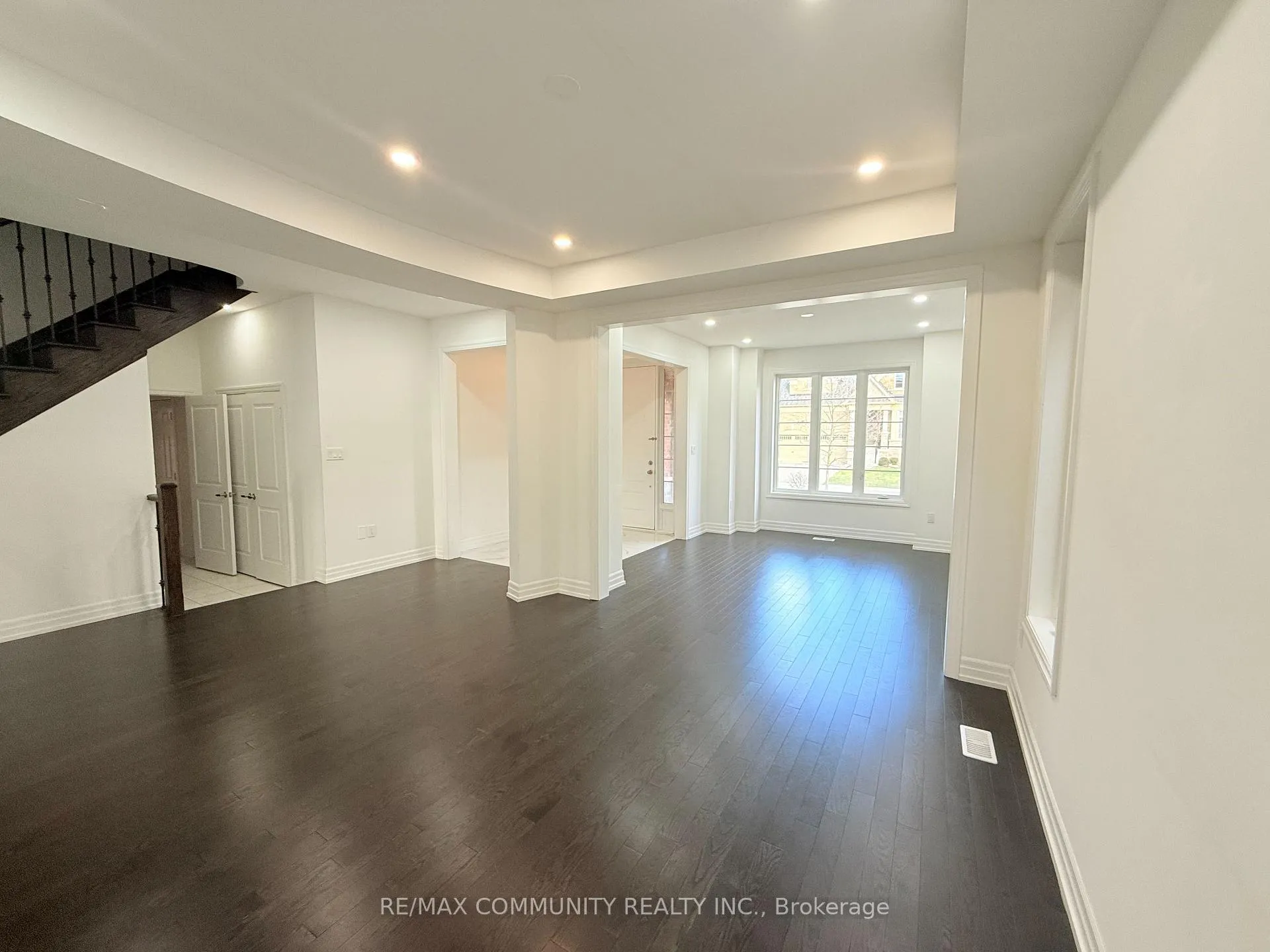 Photo 5 of 4 Hayeraft Street, Whitby, Williamsburg — HOMEH