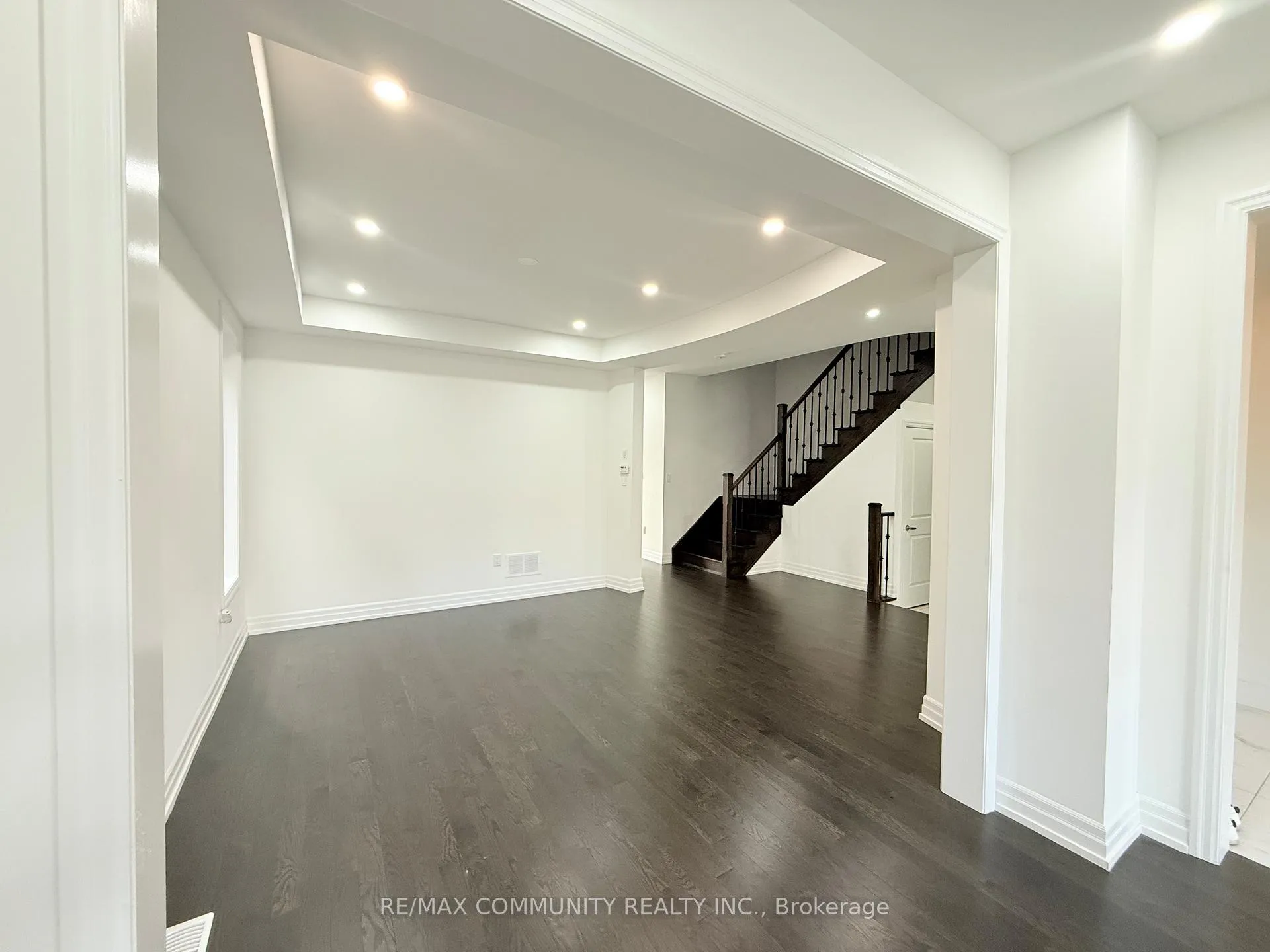 Photo 6 of 4 Hayeraft Street, Whitby, Williamsburg — HOMEH