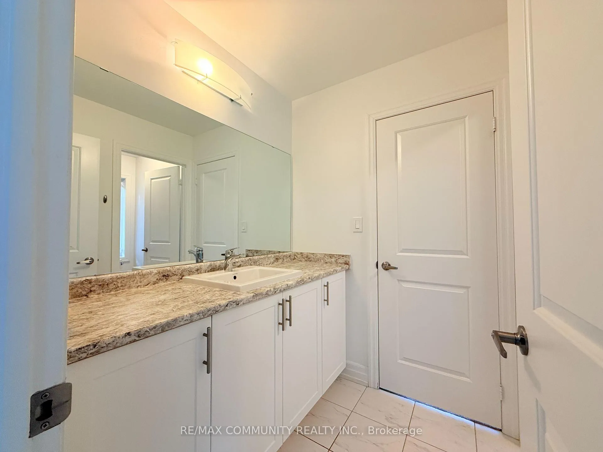 Photo 16 of 4 Hayeraft Street, Whitby, Williamsburg — HOMEH