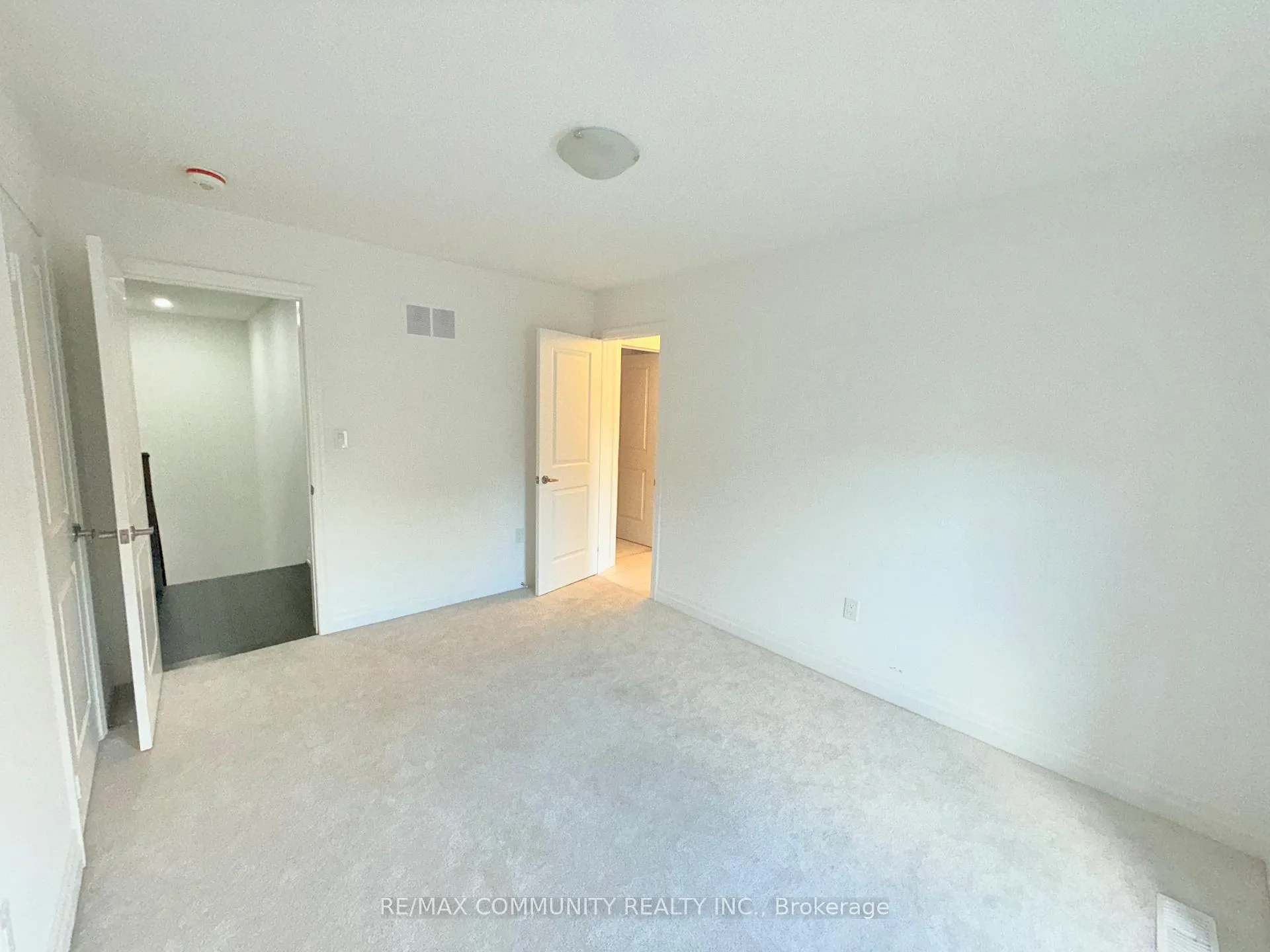 Photo 18 of 4 Hayeraft Street, Whitby, Williamsburg — HOMEH