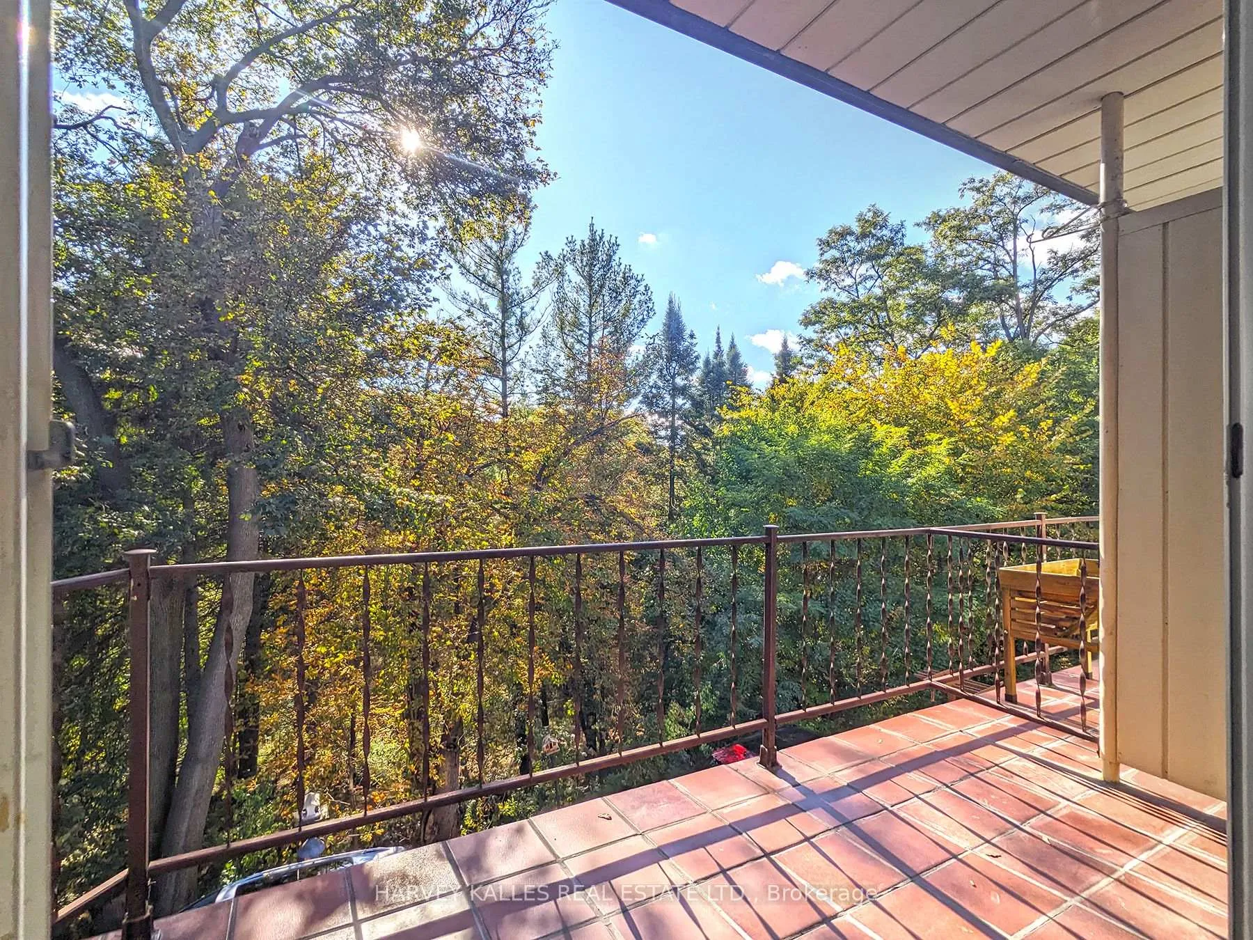 Photo 14 of Unit Upper, 95 Chatsworth Drive, Toronto, Lawrence Park South — HOMEH