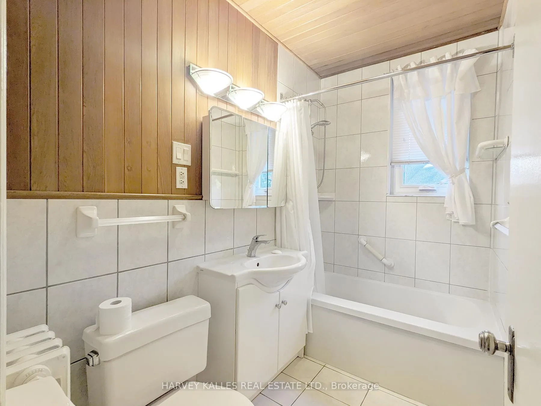 Photo 15 of Unit Upper, 95 Chatsworth Drive, Toronto, Lawrence Park South — HOMEH