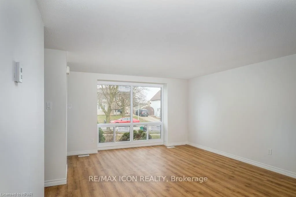 Photo 3 of 55 Crehan Crescent, Stratford — HOMEH