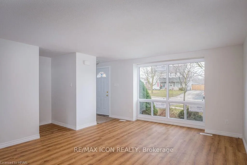 Photo 4 of 55 Crehan Crescent, Stratford — HOMEH