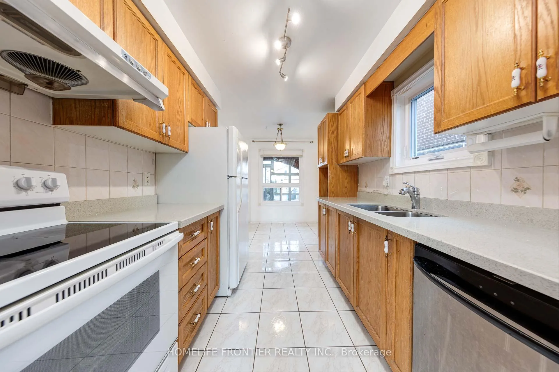 Photo 9 of 17 Miley Drive, Markham, Markville — HOMEH