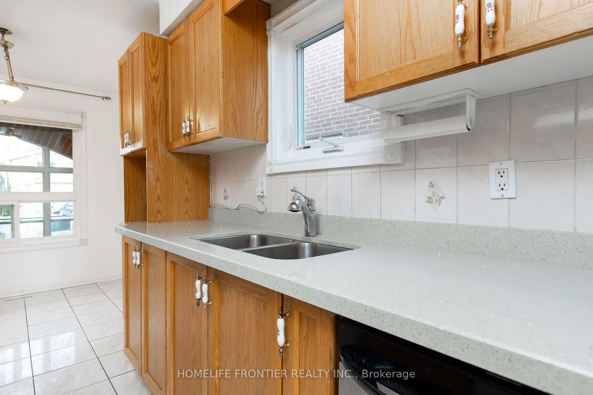Photo 10 of 17 Miley Drive, Markham, Markville — HOMEH