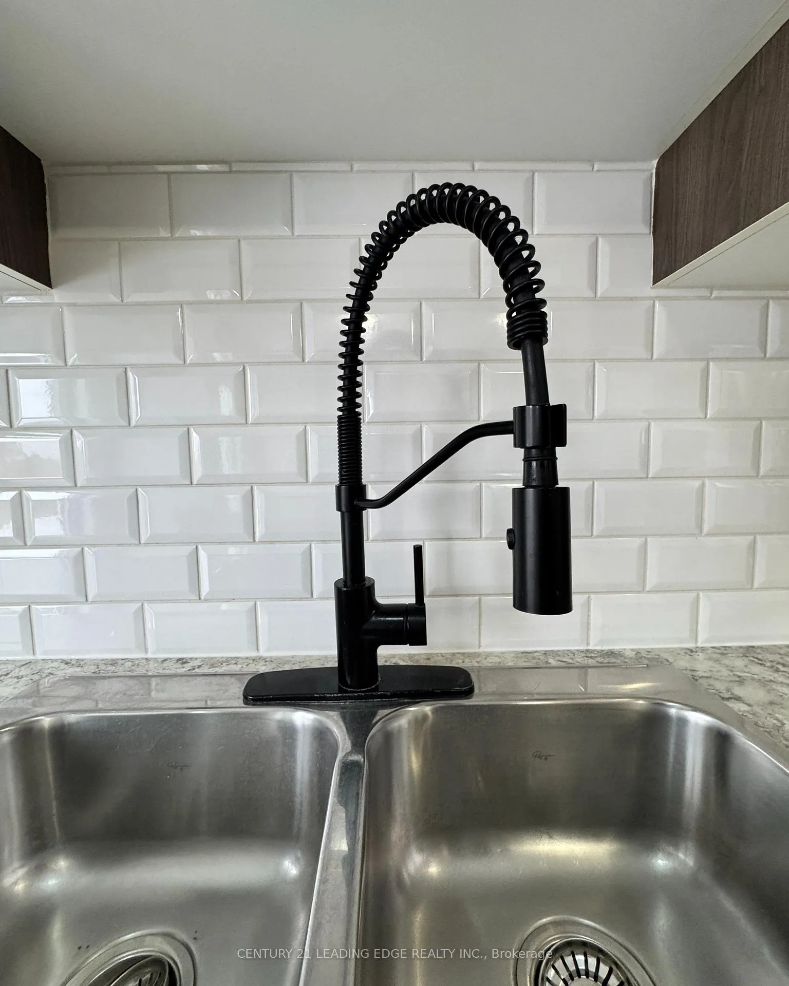 Photo 10 of 21 Robinson Street, Barrie, Allandale — HOMEH