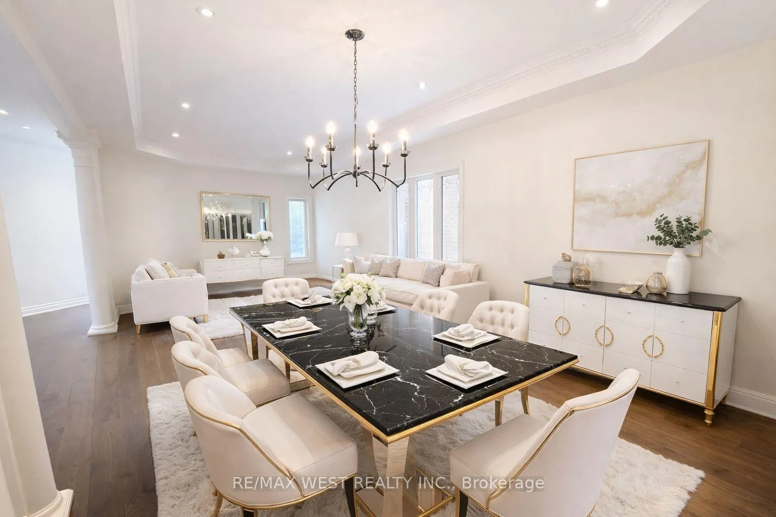 Photo 4 of 126 Ner Israel Drive, Vaughan, Patterson — HOMEH