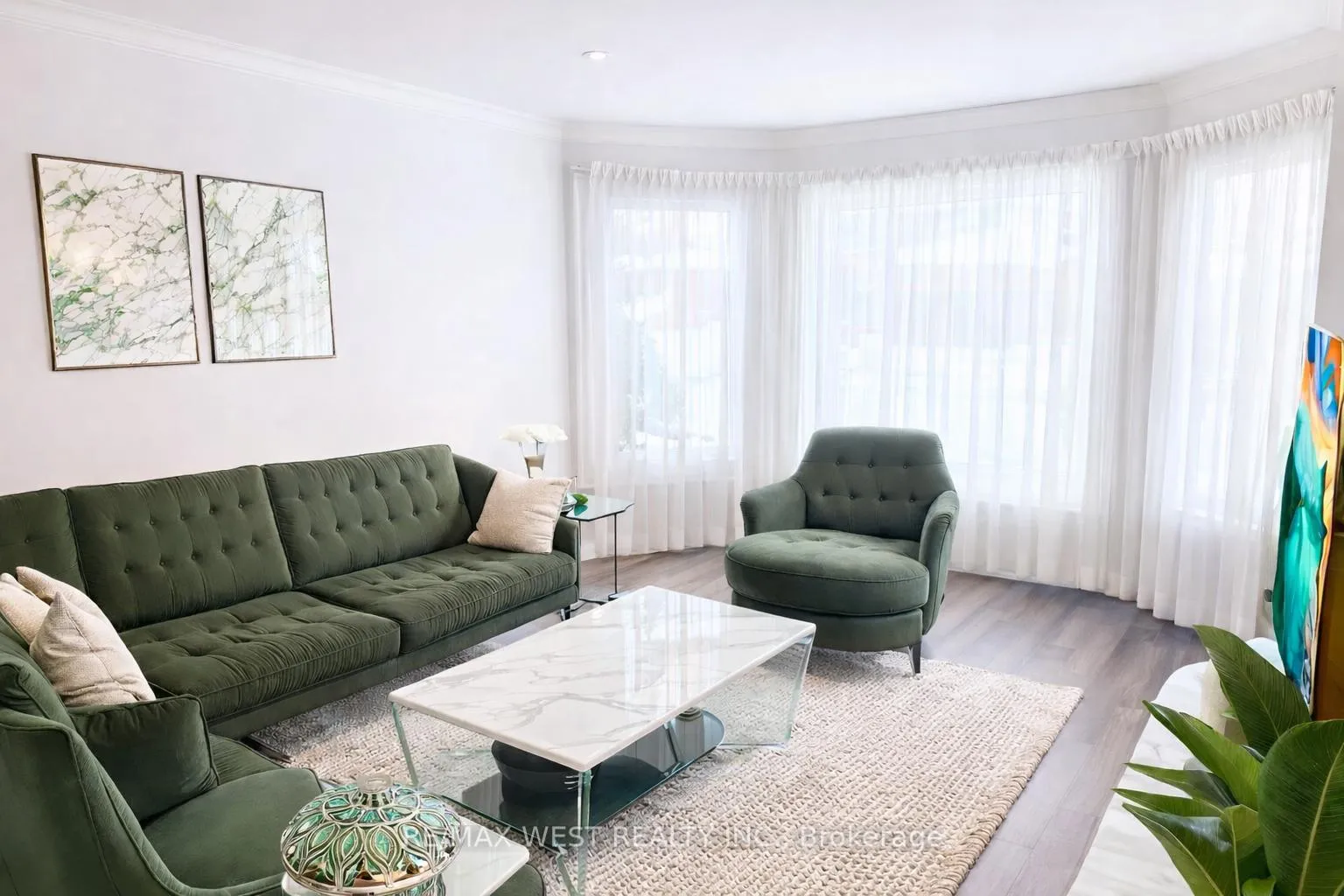 Photo 5 of 15 Dundurn Crescent, Vaughan, Uplands — HOMEH