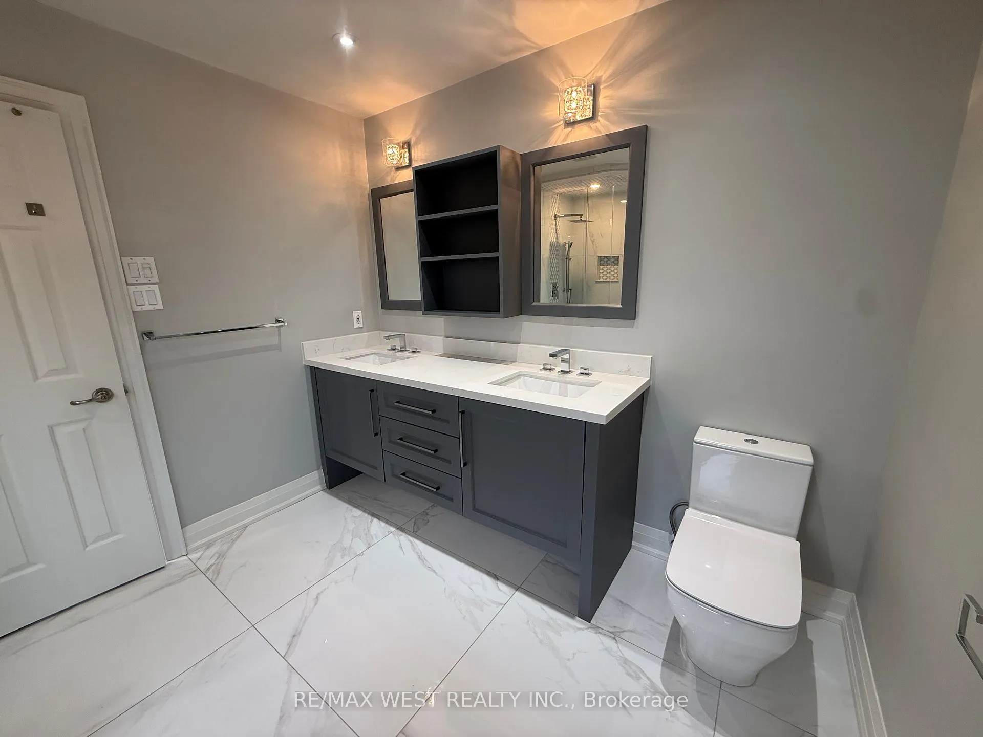 Photo 8 of 15 Dundurn Crescent, Vaughan, Uplands — HOMEH