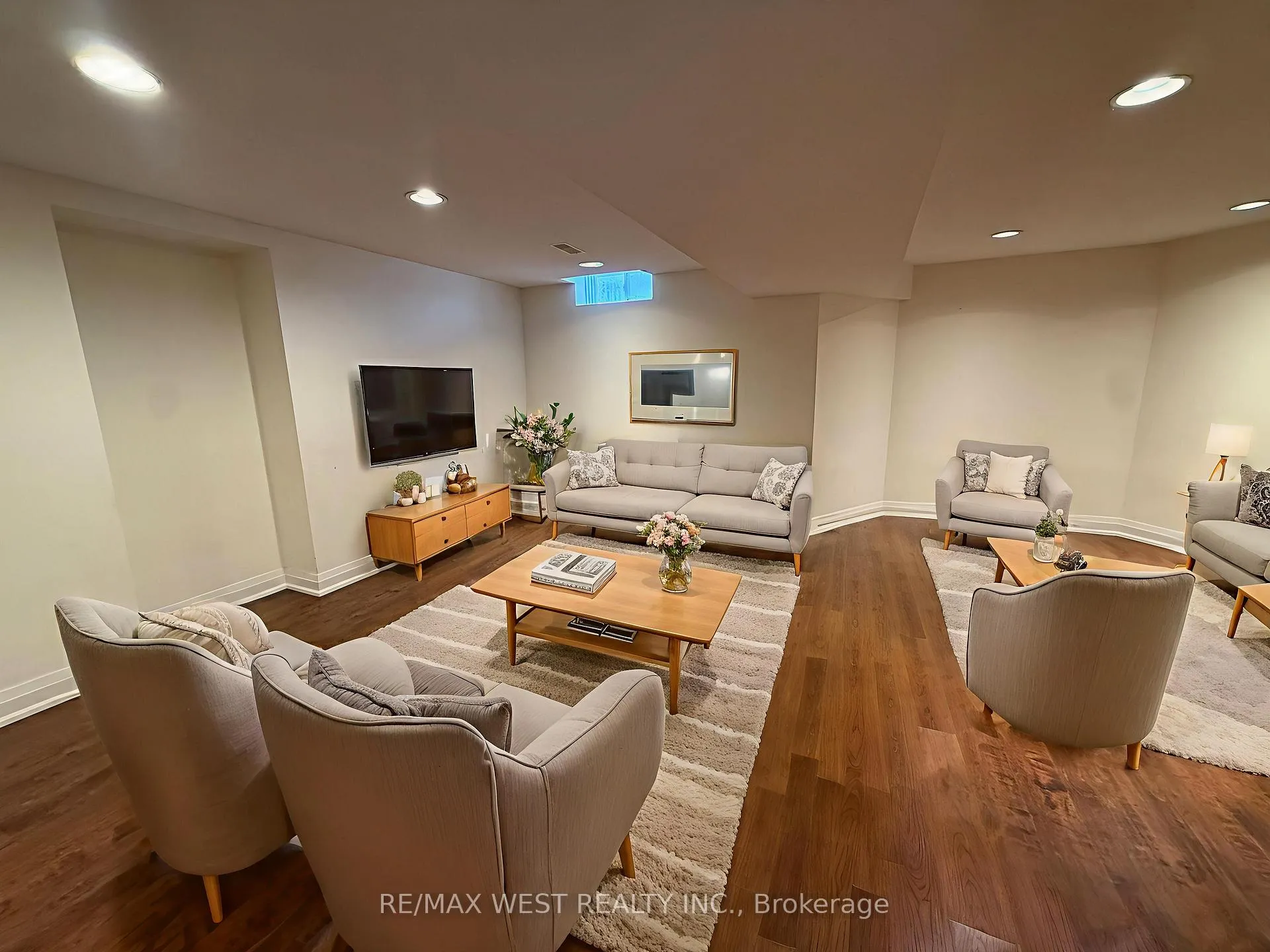 Photo 14 of 15 Dundurn Crescent, Vaughan, Uplands — HOMEH