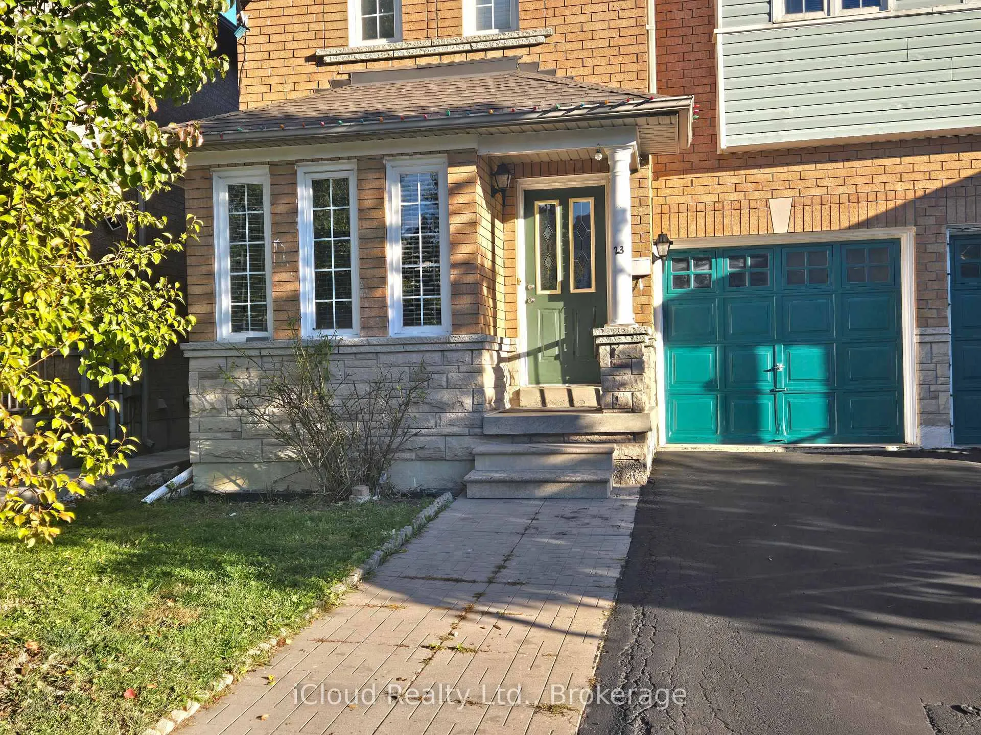 Photo 2 of 23 Streamside Lane, Brampton, Sandringham-Wellington — HOMEH