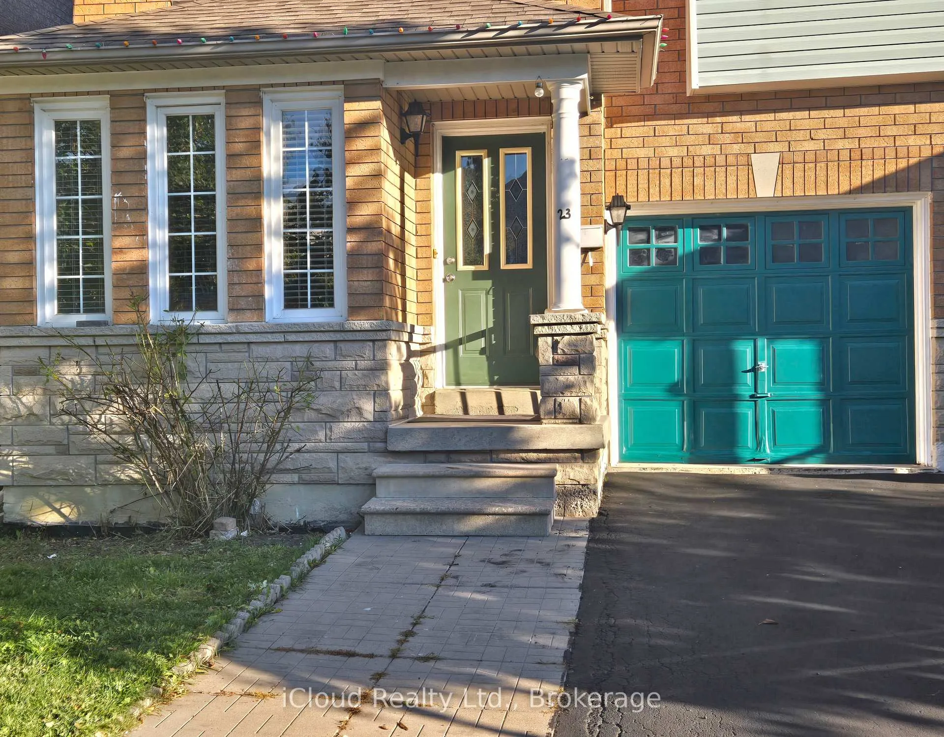 Photo 3 of 23 Streamside Lane, Brampton, Sandringham-Wellington — HOMEH
