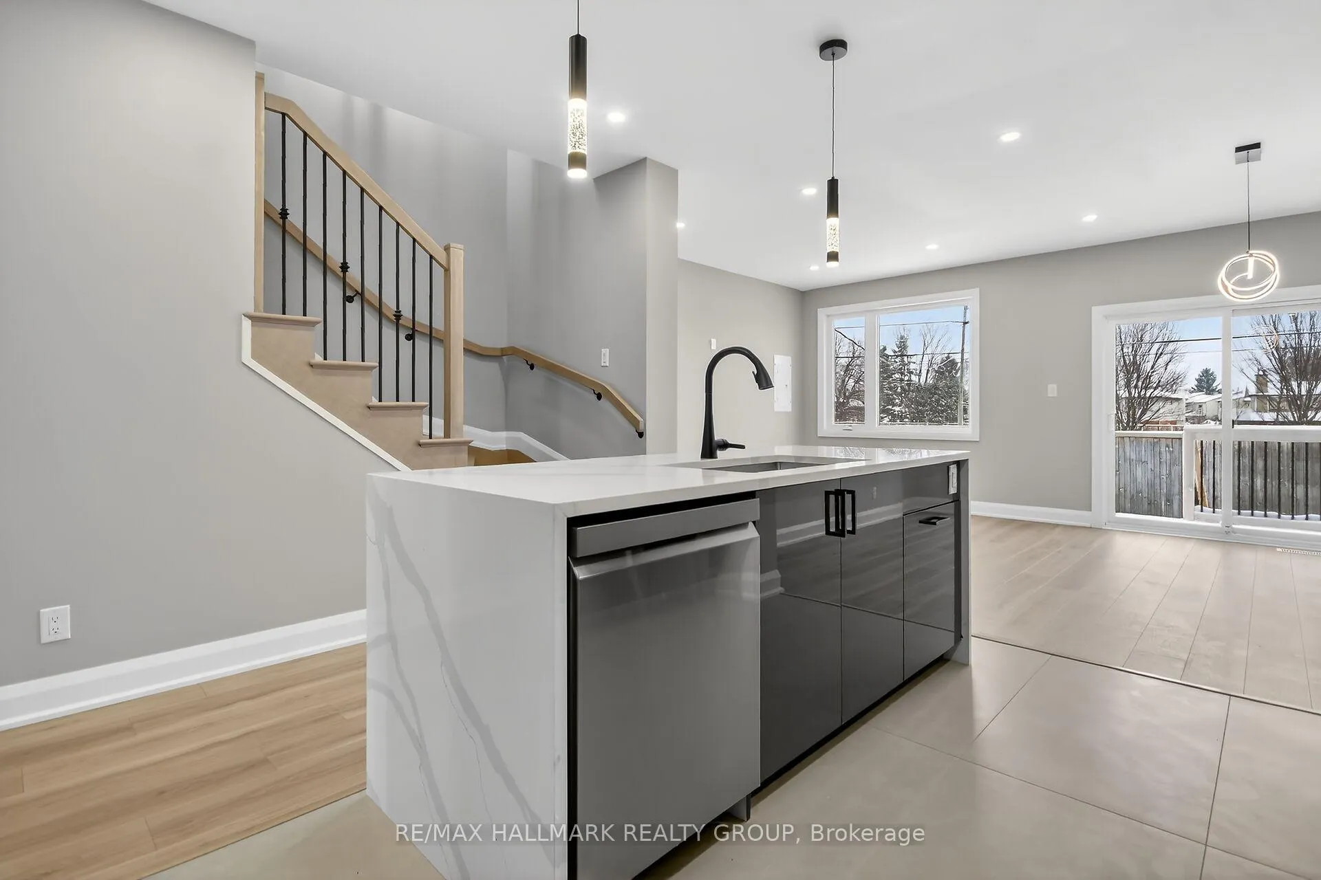 Photo 8 of 76 Burnett's Grove Circle, Ottawa, Barrhaven - Pheasant Run — HOMEH