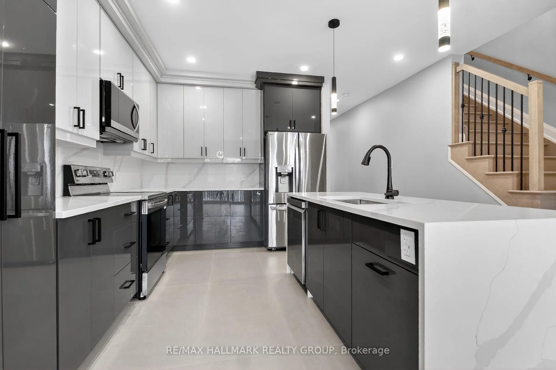 Photo 12 of 76 Burnett's Grove Circle, Ottawa, Barrhaven - Pheasant Run — HOMEH