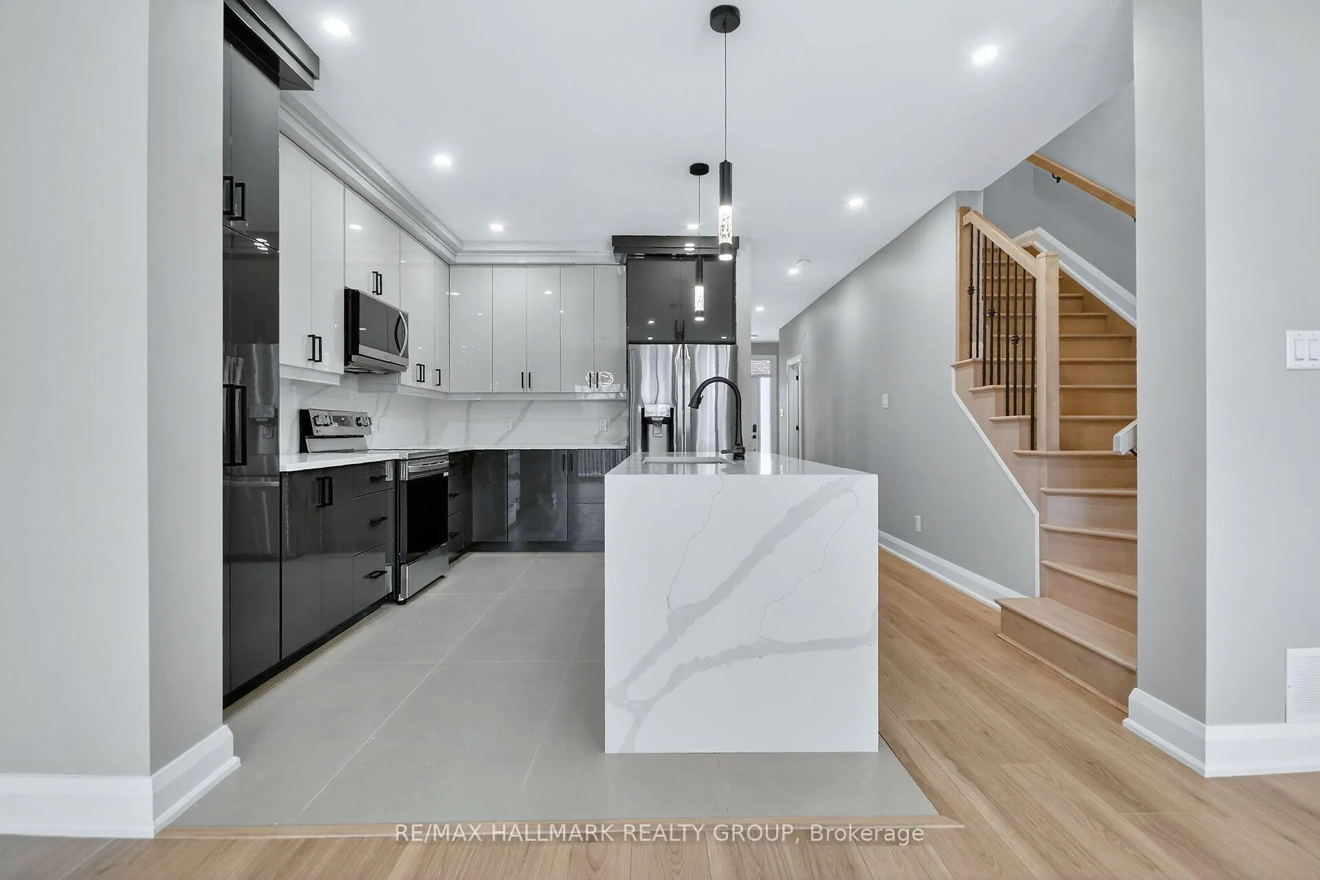 Photo 13 of 76 Burnett's Grove Circle, Ottawa, Barrhaven - Pheasant Run — HOMEH