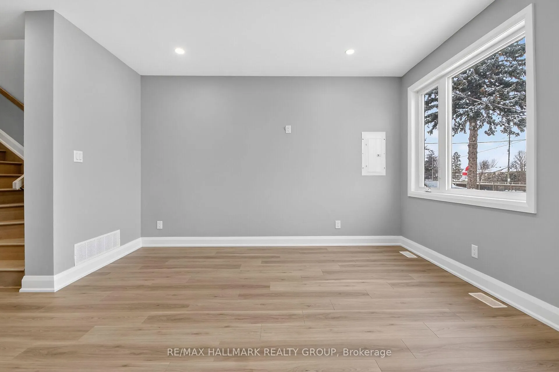 Photo 19 of 76 Burnett's Grove Circle, Ottawa, Barrhaven - Pheasant Run — HOMEH
