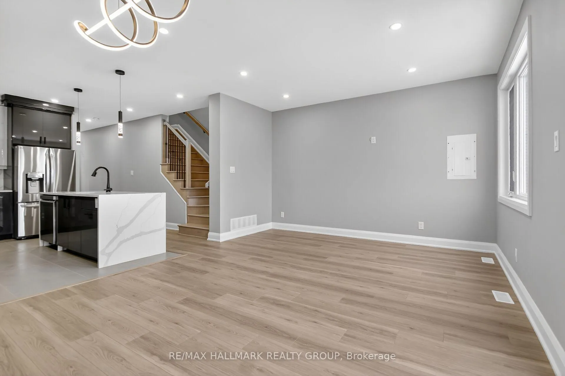 Photo 21 of 76 Burnett's Grove Circle, Ottawa, Barrhaven - Pheasant Run — HOMEH