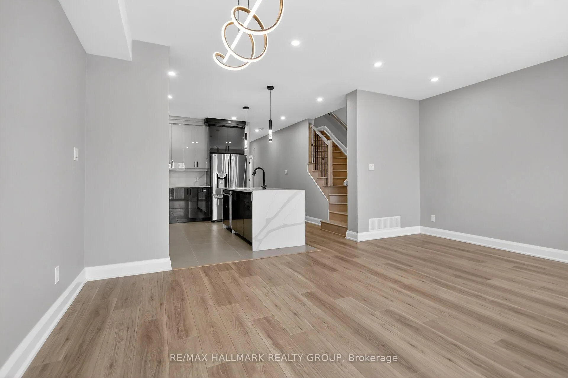Photo 22 of 76 Burnett's Grove Circle, Ottawa, Barrhaven - Pheasant Run — HOMEH