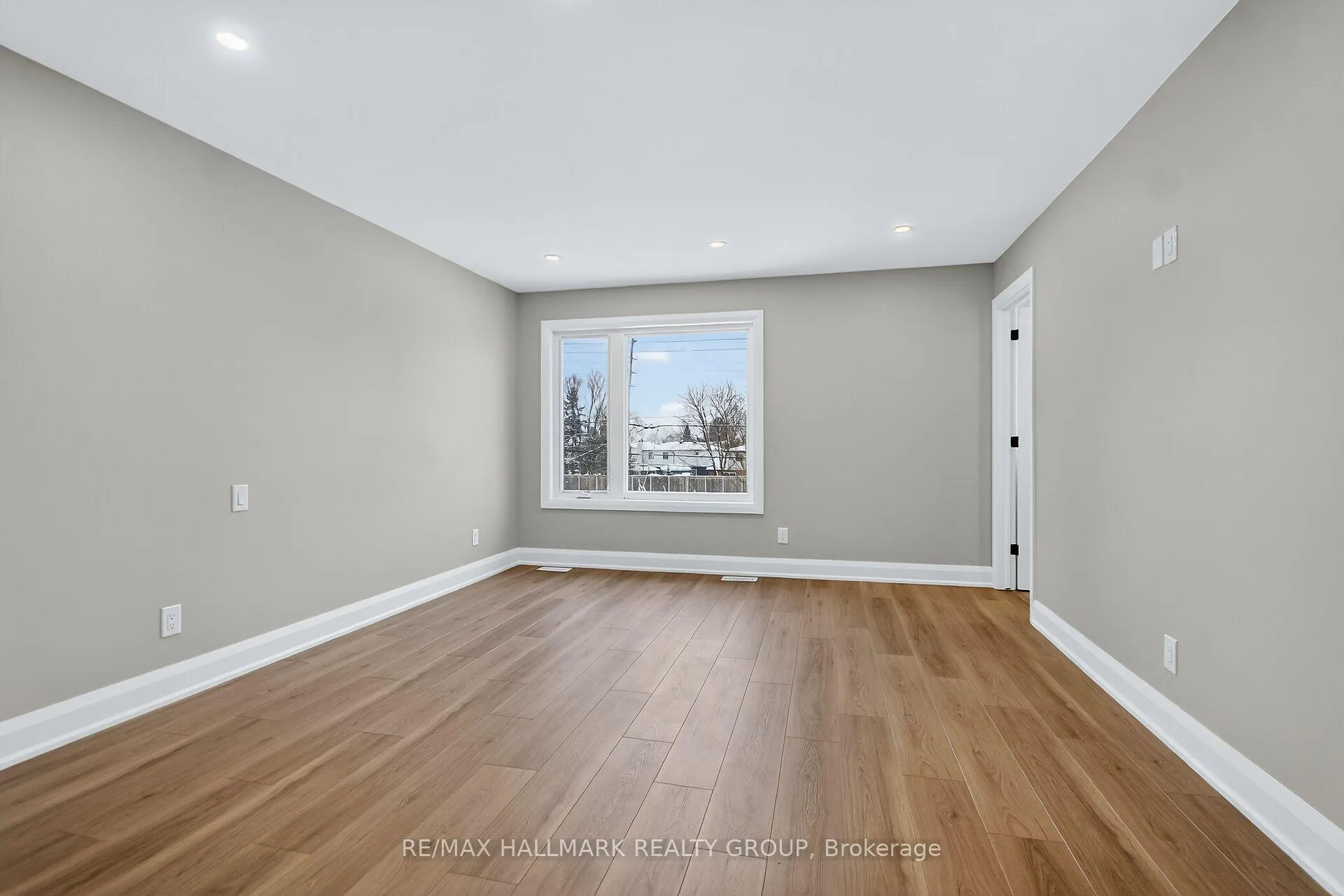 Photo 26 of 76 Burnett's Grove Circle, Ottawa, Barrhaven - Pheasant Run — HOMEH